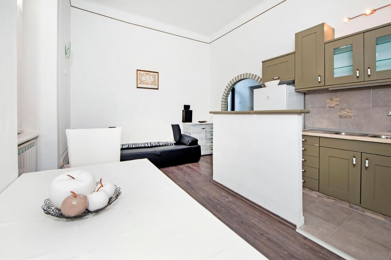 Apartman Castrum Rubini โรวีน ภายนอก รูปภาพ